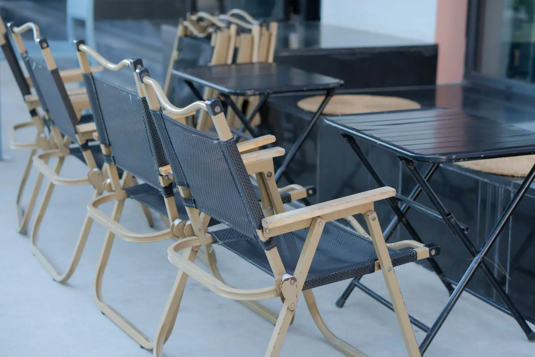 成都塑料凳与折叠桌搭配方案：户外场景 seating 布局指南正文配图 1