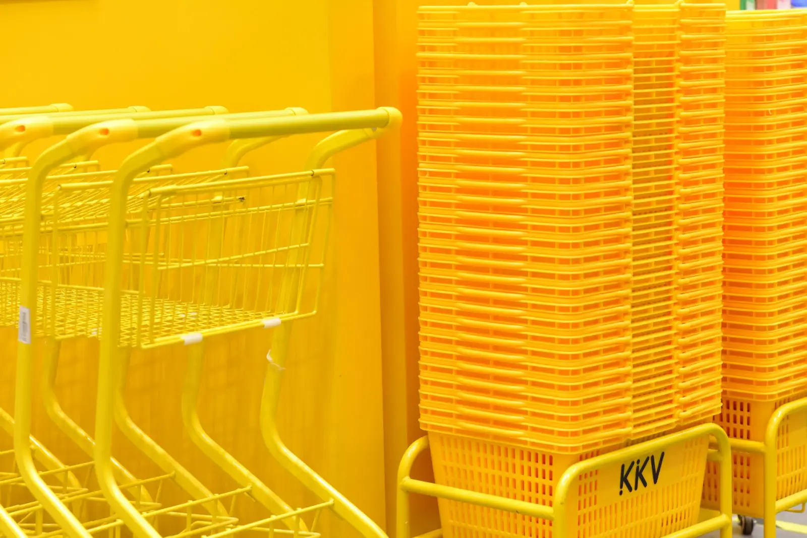 成都地区塑料桌椅选材指南：耐用户外家具的材质对比