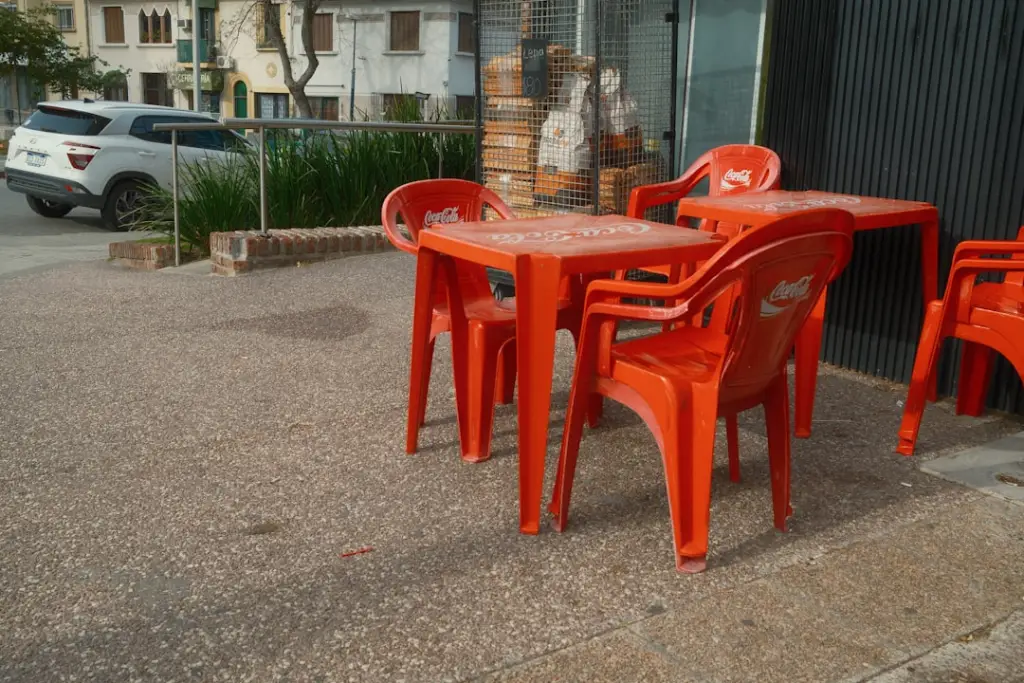 成都塑料凳与折叠桌搭配方案：户外场景 seating 布局指南正文配图 2